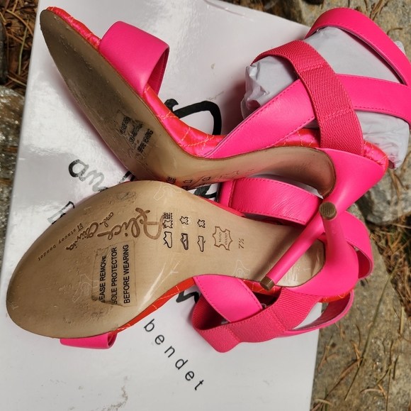 ALICE & OLIVIA neon pink talene heel - Picture 4 of 5